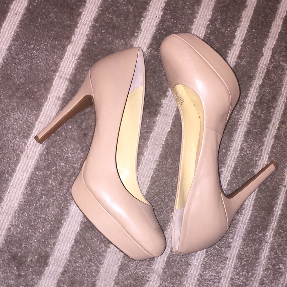 Gianni Bini pumps. Size 9.